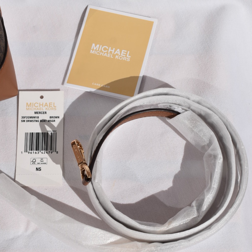 Michael Kors Mercer bucket bag - Picture 10 of 16